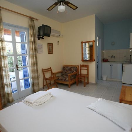 Apartmán Idroussa Batsíon Pokoj fotografie