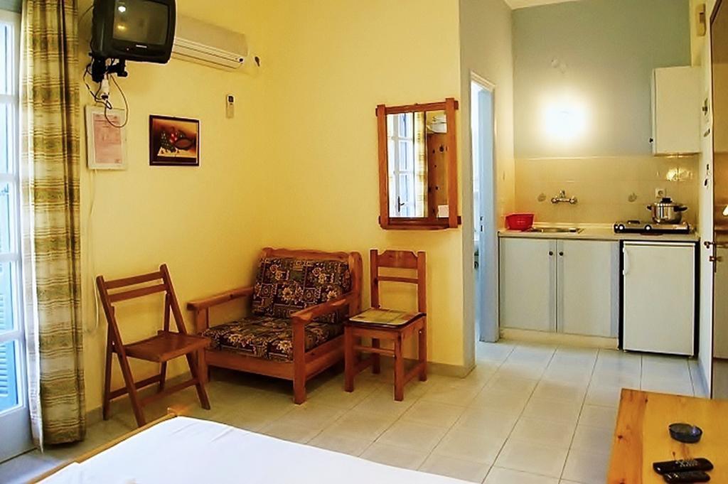Apartmán Idroussa Batsíon Pokoj fotografie