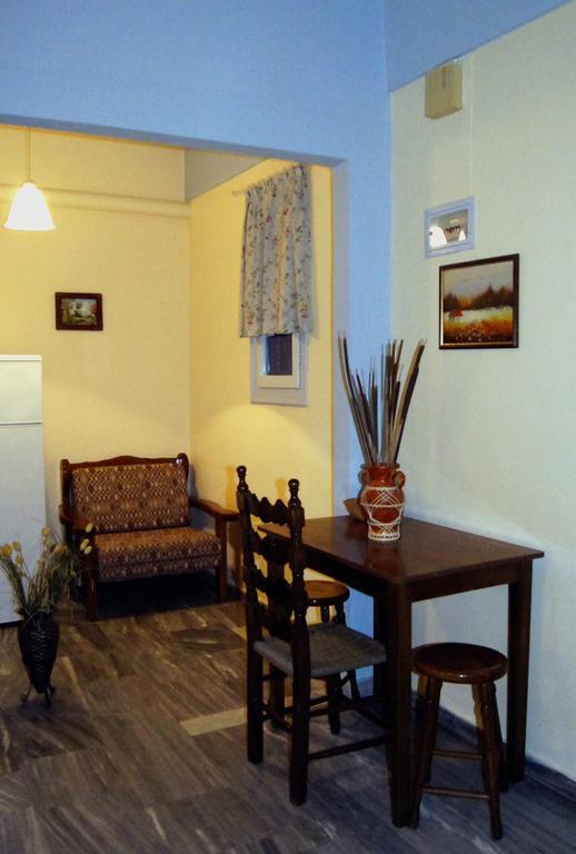 Apartmán Idroussa Batsíon Pokoj fotografie
