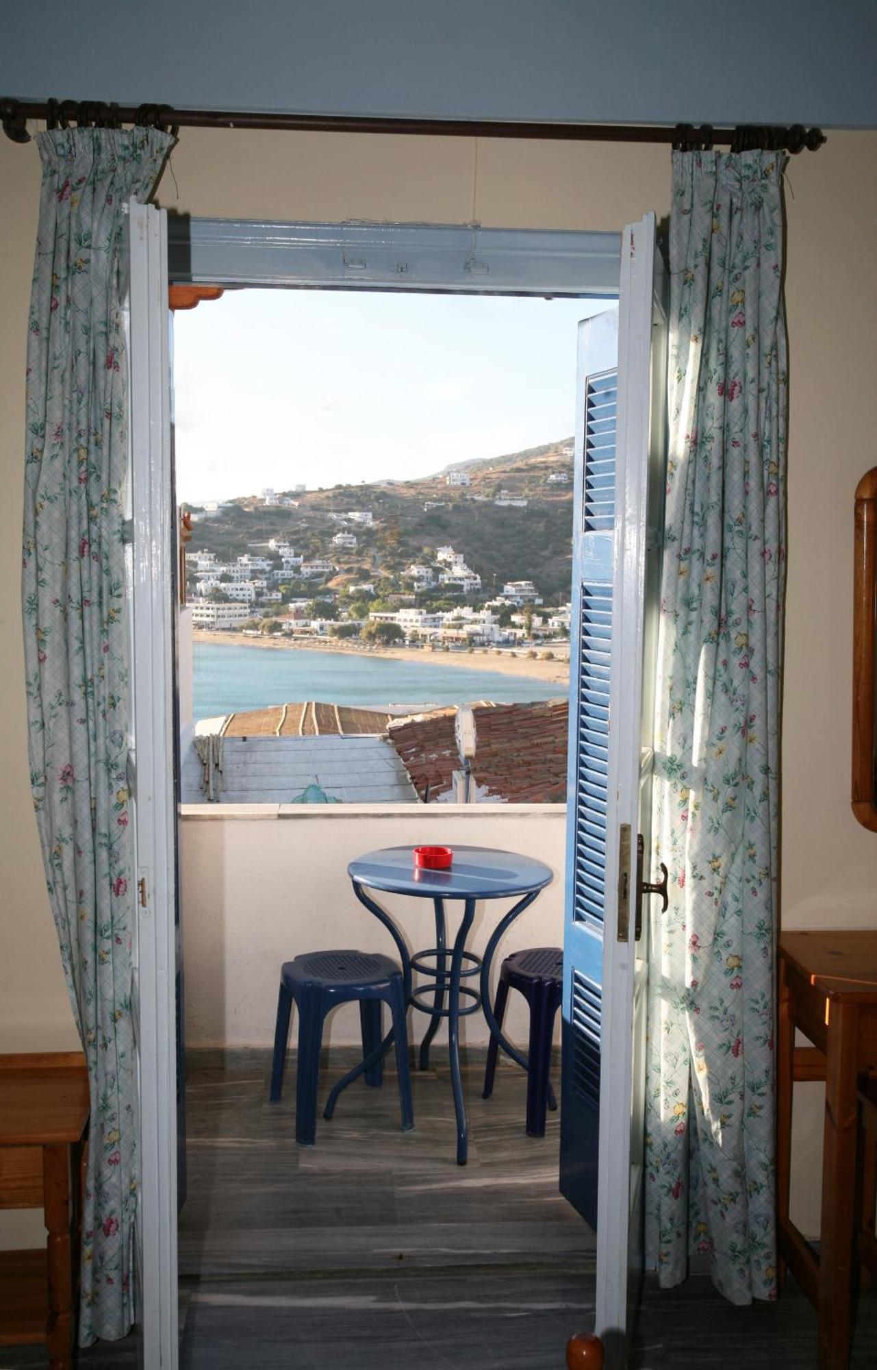 Apartmán Idroussa Batsíon Pokoj fotografie