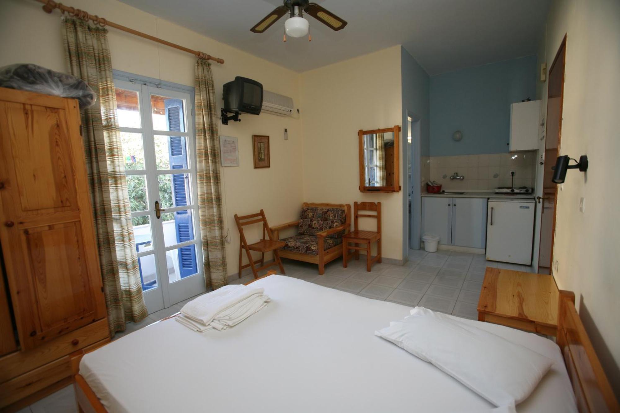 Apartmán Idroussa Batsíon Pokoj fotografie