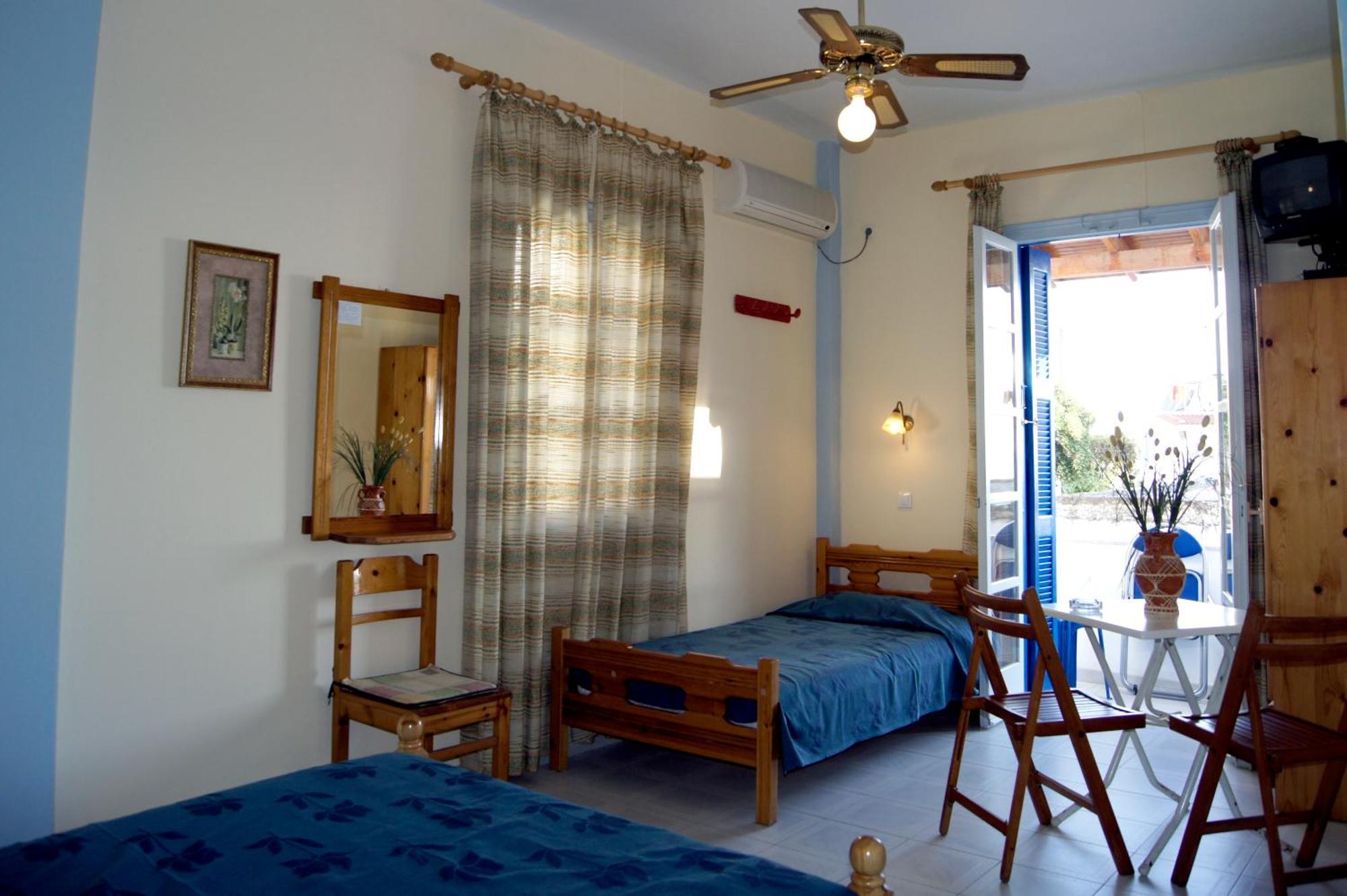 Apartmán Idroussa Batsíon Pokoj fotografie